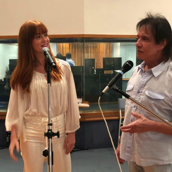 Marina Ruy Barbosa ensaiou com Roberto Carlos antes de cantar no Especial de Natal