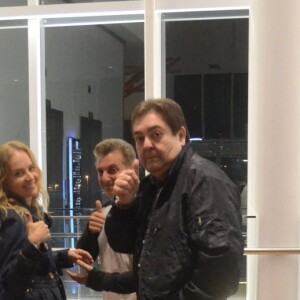 Faustão, Luciano Huck e Angélica sorriram ao perceberem que estavam sendo clicados