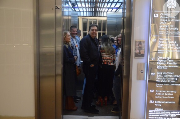 Faustão, Luciano Huck e Angélica divertiram os outros ocupantes do elevador, que caíram na gargalhada ao vê-los juntos