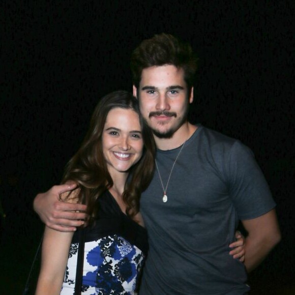 Nicolas Prattes clica Juliana Paiva de biquíni e mãe dele elogia em comentário nesta segunda-feira, dia 10 de dezembro de 2018