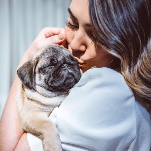 Naiara Azevedo batizou a cadela de Marcelina em homenagem a personagem do filme 'Minha Mãe É Uma Peça'