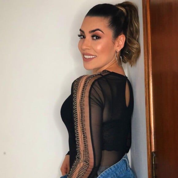 Naiara Azevedo é adepta de looks modernos e cheios de estilo