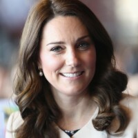 Kate Middleton prova que repetir looks não é problema. Veja fotos e se inspire!