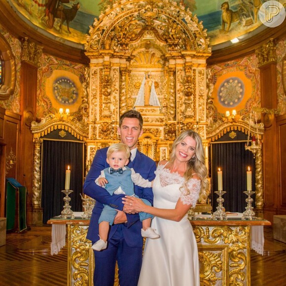 Karina Bacchi mostra pela 1ª vez fotos do casamento religioso com Amaury Nunes em postagem nesta quinta-feira, dia 13 de dezembro de 2018