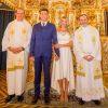 Karina Bacchi usou um vestido mullet branco no casamento com Amaury Nunes