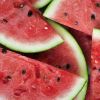 "Frutas ricas em água como a melancia ajudam a manter o corpo hidratado, vale inclui-la no cardápio do dia 25", conta a nutricionista