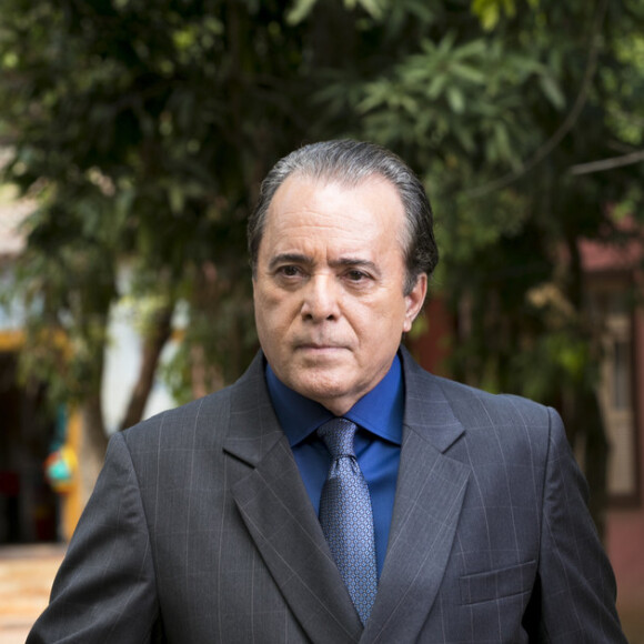 Olavo (Tony Ramos) se revolta ao descobrir que Marcos Paulo (Nany People) viajou para São Paulo sem ele no capítulo de quarta-feira, 2 de janeiro de 2019 da novela 'O Sétimo Guardião'