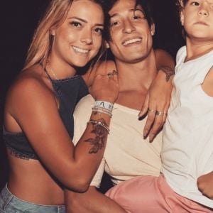 Carol Dantas postou uma foto com o filho e o namorado no Instagram