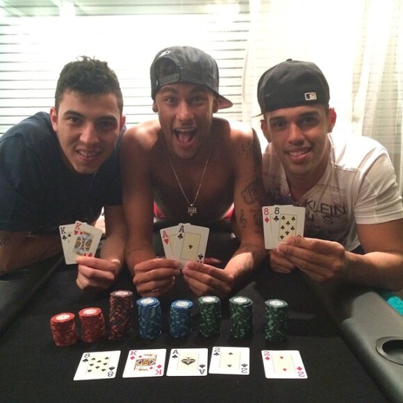 Sortudo, Neymar ganha rodada de pôquer e zoa amigos em seu Instagram: 'Deitei neles!'. postou ele nesta segunda-feira, 15 de setembro de 2014