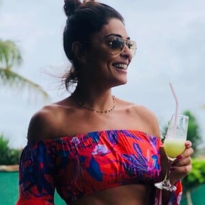 Moderninha no beachwear: o biquíni com mangas flare já foi usado por Juliana Paes