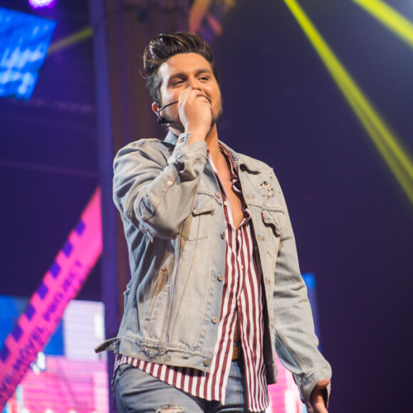 Luan Santana conta com ajuda de Jade Magalhães para montar seus looks: 'O estágio que ela fez na faculdade credencia ela para ser personal stylist e já pode assinar meu styling'