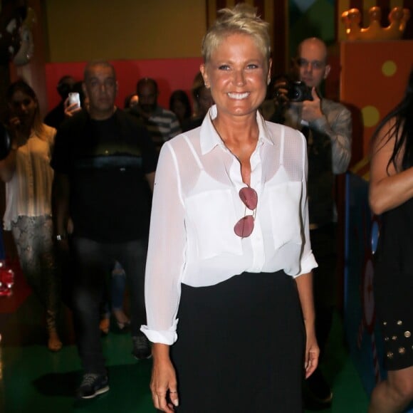 Xuxa Meneghel se emocionou ao fazer a surpresa para a filha, Sasha: 'Nervosa'