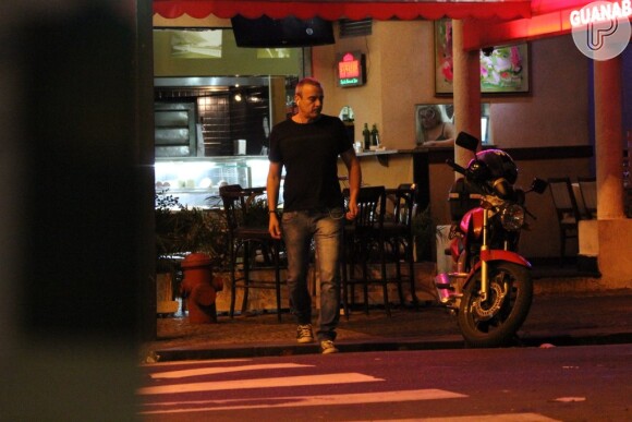Alexandre Borges foi clicado sozinho em um bar do Leblon, na Zona Sul do Rio, na noite de segunda-feira, 15 de setembro de 2014