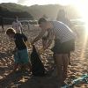 Davi Lucca, filho de Neymar e Carol Dantas, ajudou em limpeza de praia