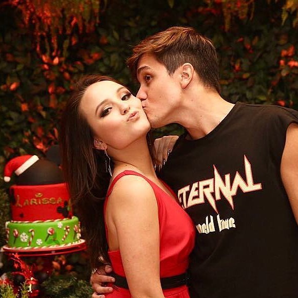 Larissa Manoela foi exaltada pelo namorado, Leo Cidade, ao completar 18 anos: 'Menina que por onde passa encanta todo mundo com o seu jeito'