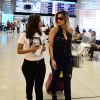 Flávia Alessandra foi abordada por uma menina de seu fã-clube antes de embarcar no aeroporto Santos Dumont, no Rio de Janeiro, na tarde desta terça-feira, 16 de setembro de 2014. Atenciosa, a atriz posou para várias selfies e ganhou um presente da fã
