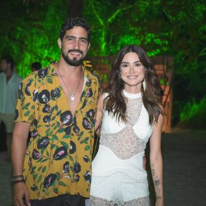 Thaila Ayala foi surpreendida por Renato Góes com pedido de casamento: 'Eu disse sim!'