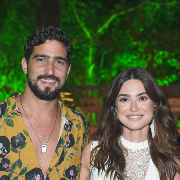 Thaila Ayala foi surpreendida por Renato Góes com pedido de casamento: 'Eu disse sim!'