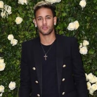 Amiga esclarece foto de Neymar com 26 mulheres e defende jogador. Veja!