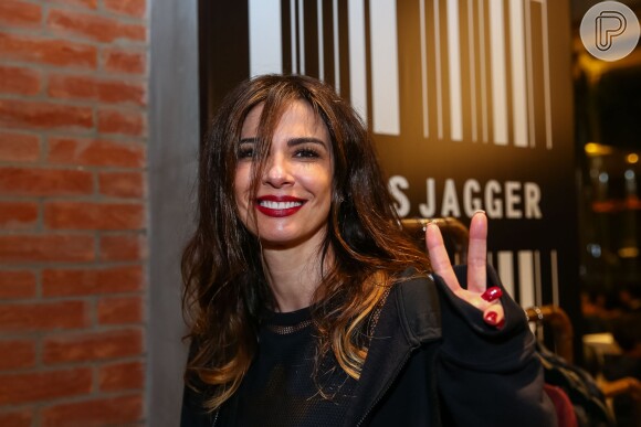 Luciana Gimenez ganha jaqueta de couro do ex Mick Jagger
