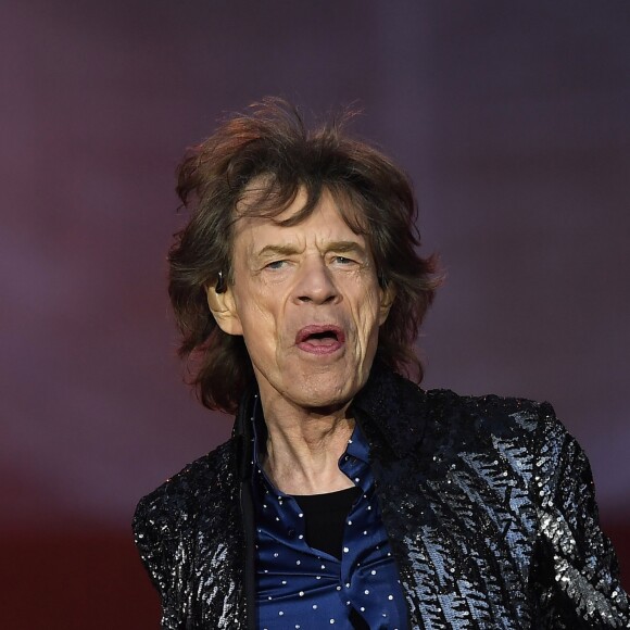 Mick Jagger presenteou Luciana Gimenez com jaqueta de couro lançada em 2015 em comemoração pelos 50 anos de existência da banda Rolling Stones