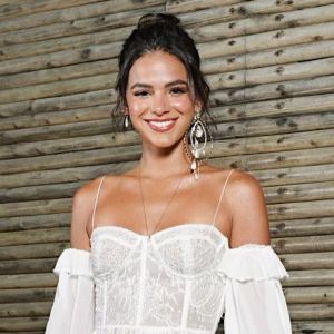 Bruna Marquezine ganha elogios dos fãs pelo corpo em forma