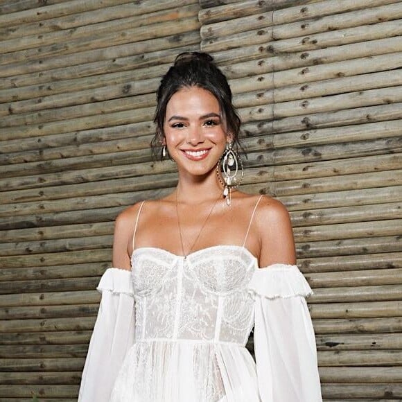 Bruna Marquezine ganha elogios dos fãs pelo corpo em forma