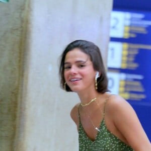 Bruna Marquezine desembarcou no Rio de Janeiro em 5 de janeiro após curtir dias de férias em Fernando de Noronha