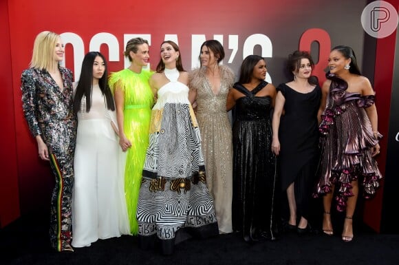 Anne Hathaway exalta parceria com as colegas Cate Blanchett, Awkwafina, Sarah Paulson, Sandra Bullock, Mindy Kaling, Helena Bonham Carter e Rihanna no filme 'Ocean's 8'