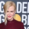 Nicole Kidman, que usou um vestido longo Michael Kors de gola alta e mangas longas para a premiação, e apostou numa mecha solta