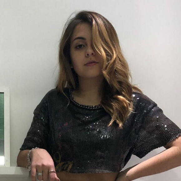 A atriz Klara Castanho ficou preocupada ao ler comentários de seguidores desejando ter um corpo igual ao dela