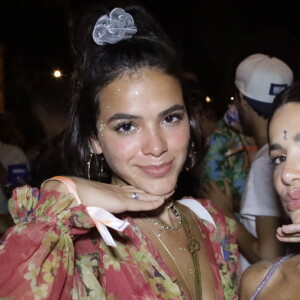 Bruna Marquezine e Manu Gavassi comemoraram o aniversário da cantora em Fernando de Noronha