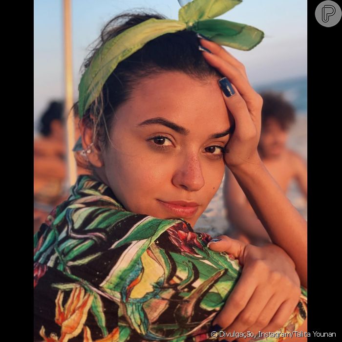Talita Younan exibiu discretas sardinhas no nariz em foto sem make postada na web
