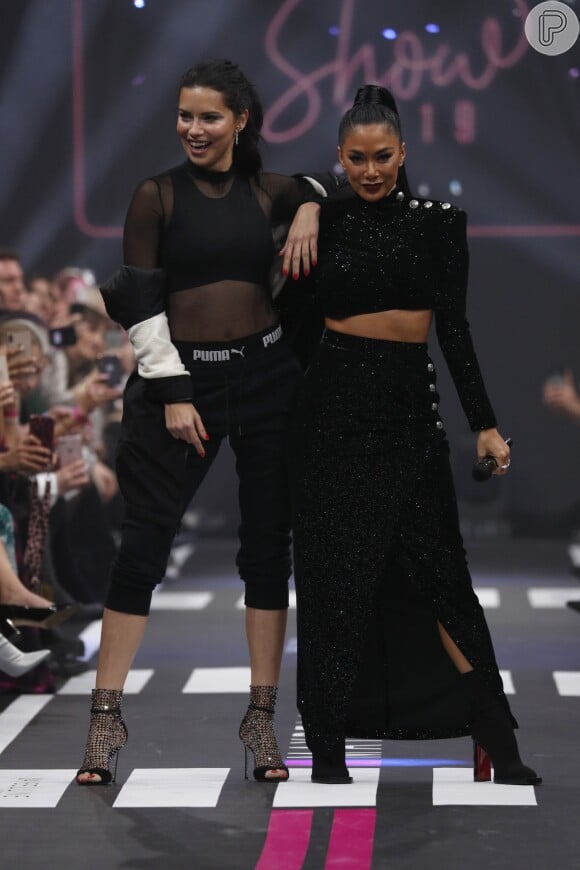 Adriana Lima e Nicole Scherzinger no Maybelline New York show 'Make-up that makes it in New York' na Berlin Fashion Week