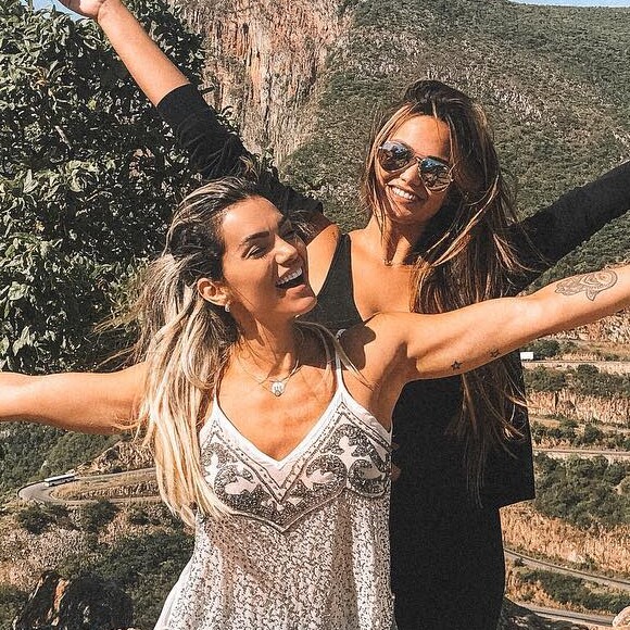'Tinha pedido pra minha mãe de presente preenchimento labial. Eu também fiz um preenchimento pra arquear as sobrancelhas. Já era algo que eu queria há um tempo', disse Suzanna Freitas