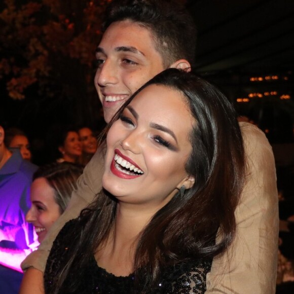 Suzanna Freitas namora o youtuber e publicitário Gabriel Simões