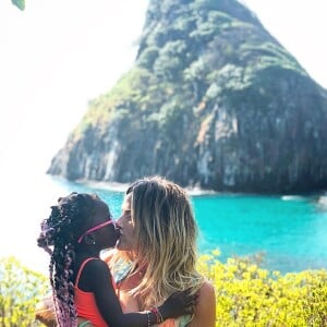 Giovanna Ewbank adora viajar para Fernando de Noronha com Títi