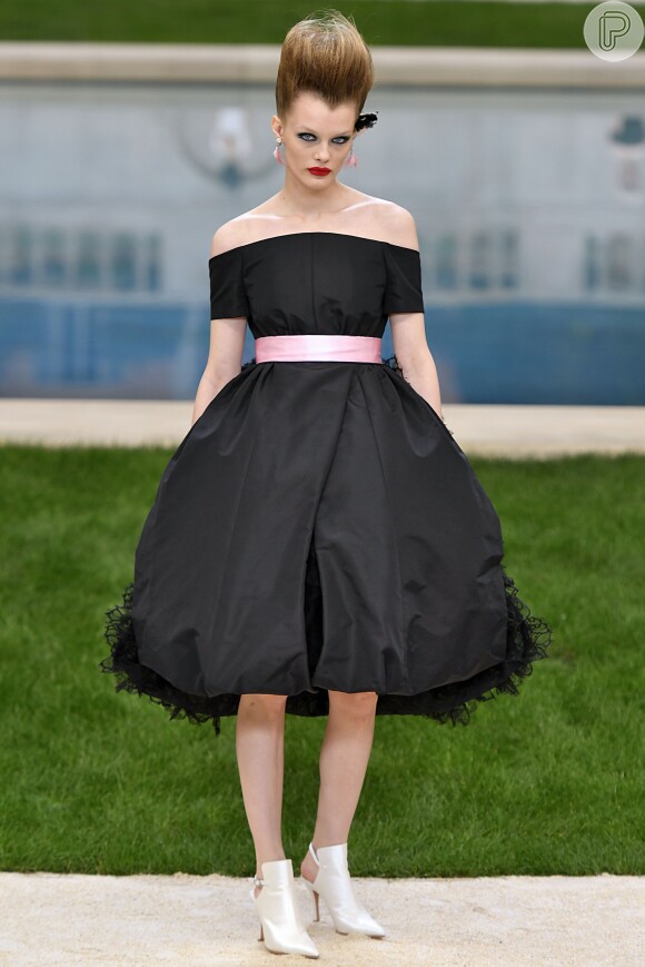 Desfile Chanel Alta-Costura Primavera/Verão 2019 na Paris Fashion Week: babado e tule