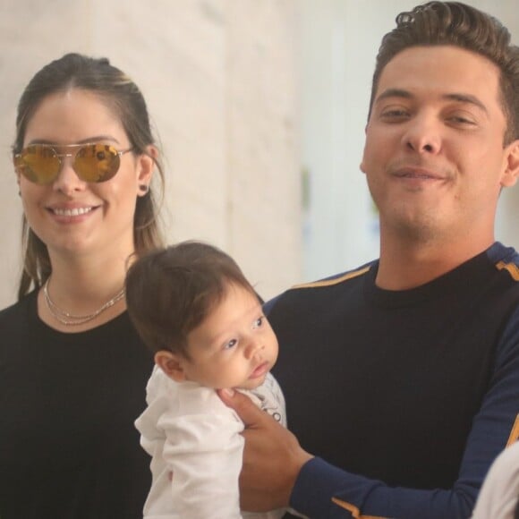 Wesley Safadão contou ao Purepeople ter a ajuda da mulher, Thyane Dantas, na hora de compor seus looks