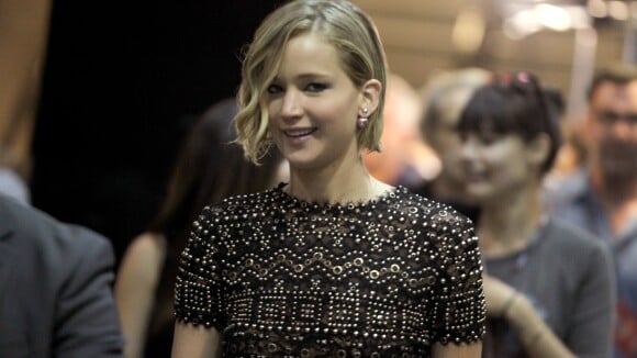 Jennifer Lawrence é flagrada no show do namorado, Chris Martin, do Coldplay