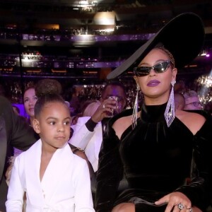 'Qual das duas é a Blue Ivy?', questionou um fã na foto de Beyoncé