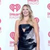 Hilary Duff vai de vestido recortado no festival de Las Vegas 'HeartRadio', nos Estados Unidos