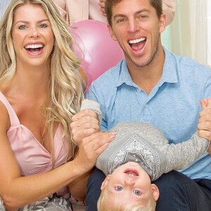 Karina Bacchi organizou festa para celebrar os 36 anos de Amaury Nunes