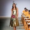 Dicas pra usar dourado no look: couro dourado e bordado de Patricia Viera