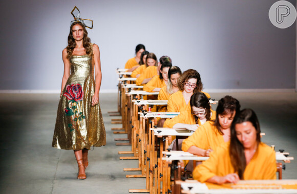 Dicas pra usar dourado no look: couro dourado e bordado de Patricia Viera