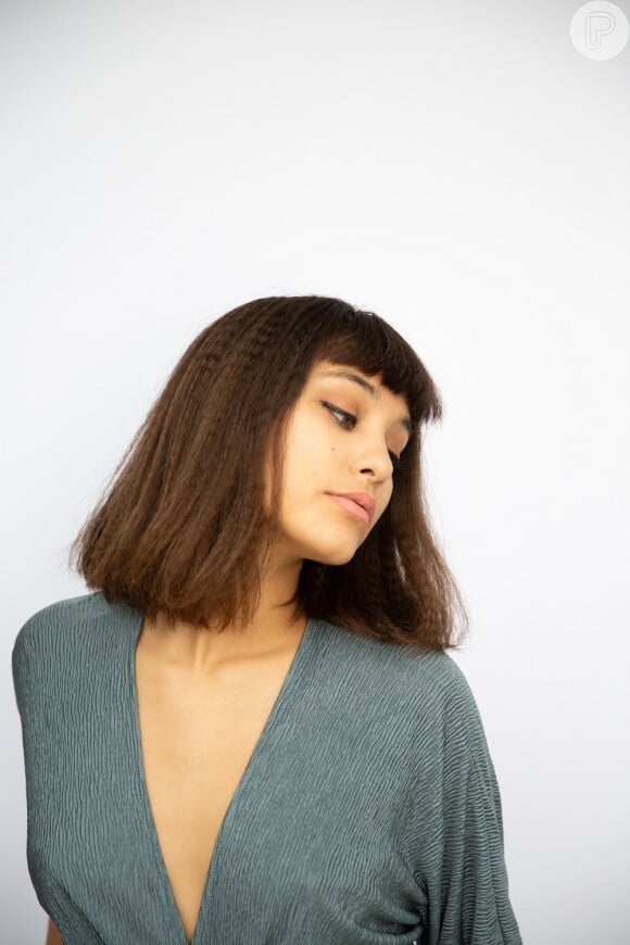 O corte de franja funciona para tipos de cabelo e rostos variados. Escolha o visual que tem mais a ver com o seu