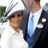 Meghan Markle escolheu um midi branco Givenchy para o seu 1º Royal Ascot, em junho do ano passado