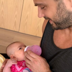 Sabrina Sato estoca leite para Zoe, sua primeira filha com Duda Nagle