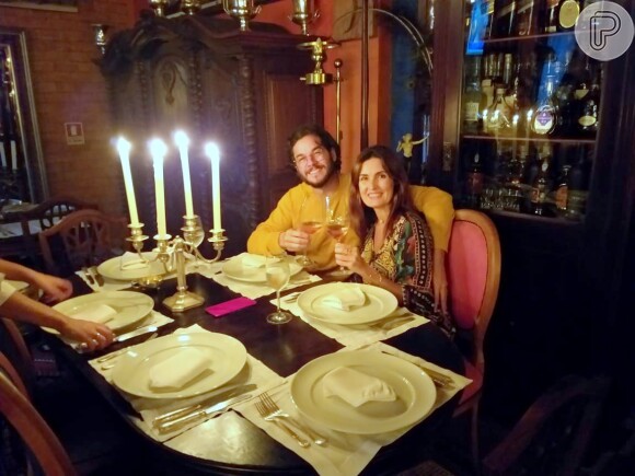 Fátima Bernardes e Túlio Gadêlha curtem jantar à luz de velas