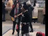 Em Paris, Nego do Borel ajuda a emplacar show de cantor de rua. Vídeo!